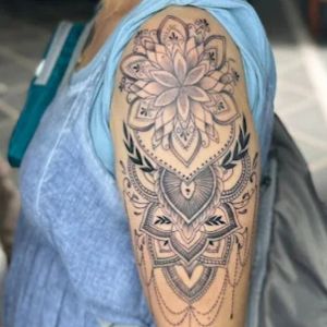 Rising Tattoo Artizan