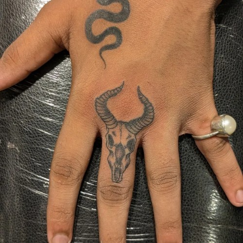 Fashion hub tattoo studio