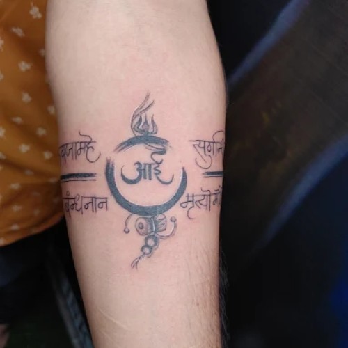 Black ink tattooz & piercing