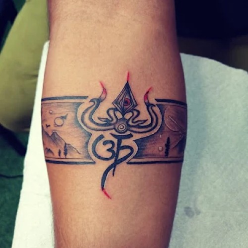 Black ink tattooz & piercing